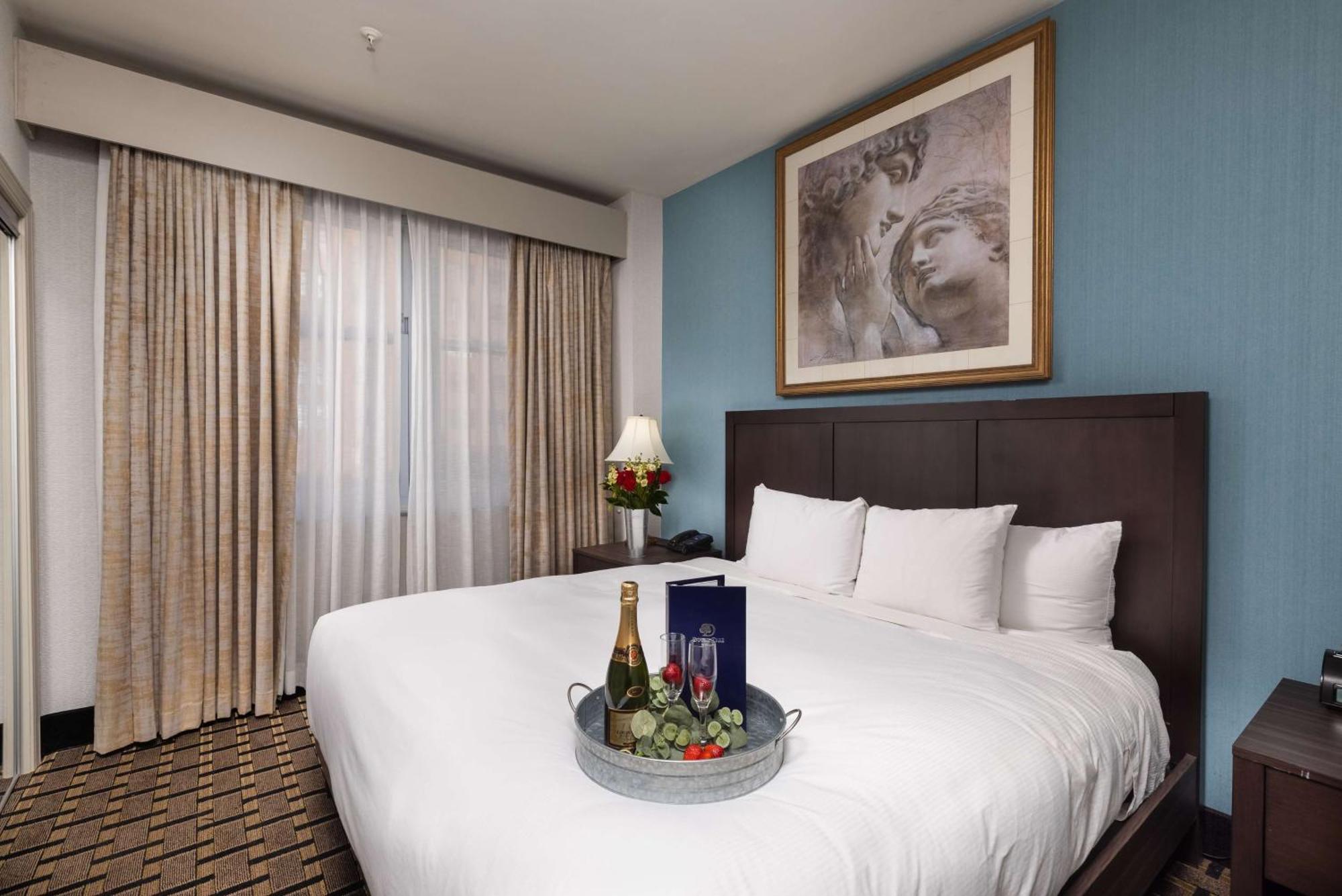Inn At The Colonnade Baltimore - A Doubletree By Hilton Hotel Bagian luar foto