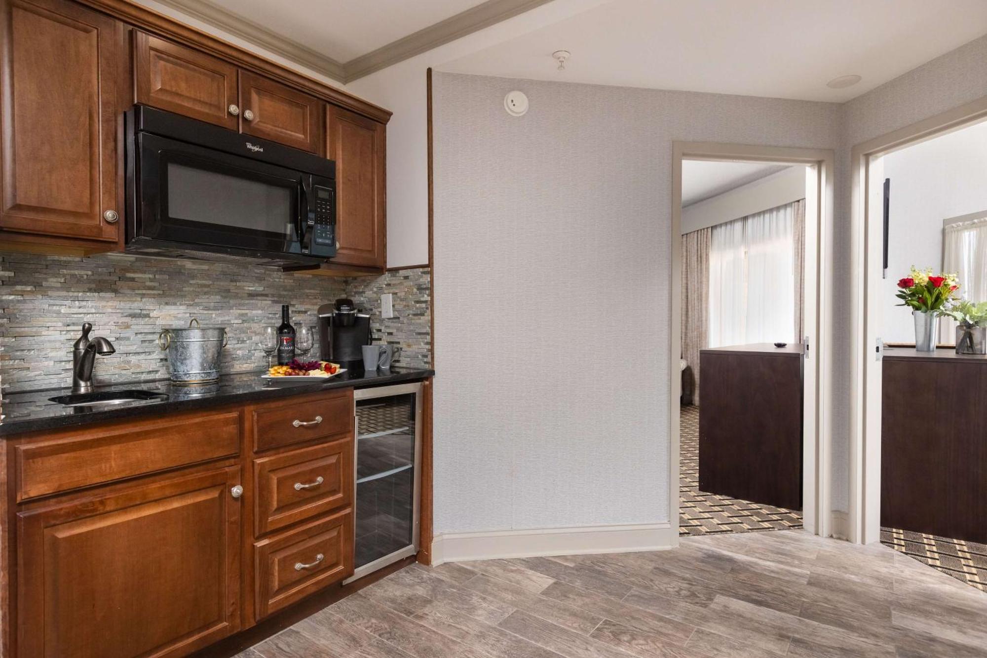 Inn At The Colonnade Baltimore - A Doubletree By Hilton Hotel Bagian luar foto