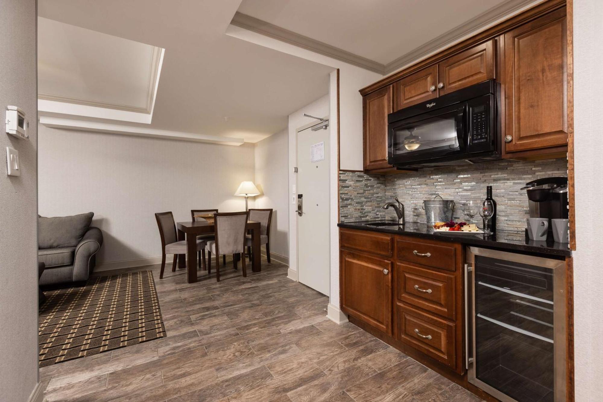 Inn At The Colonnade Baltimore - A Doubletree By Hilton Hotel Bagian luar foto