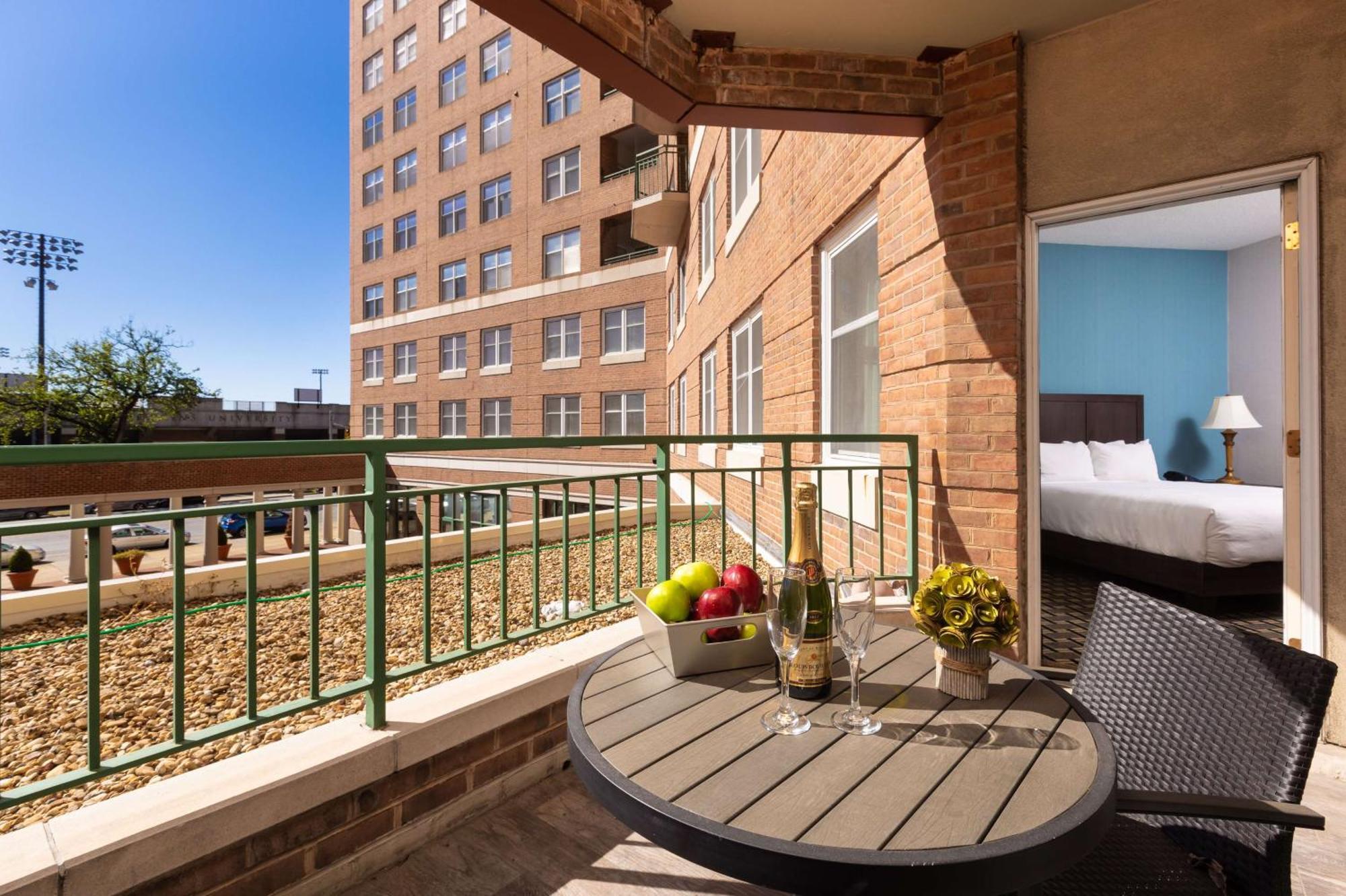 Inn At The Colonnade Baltimore - A Doubletree By Hilton Hotel Bagian luar foto